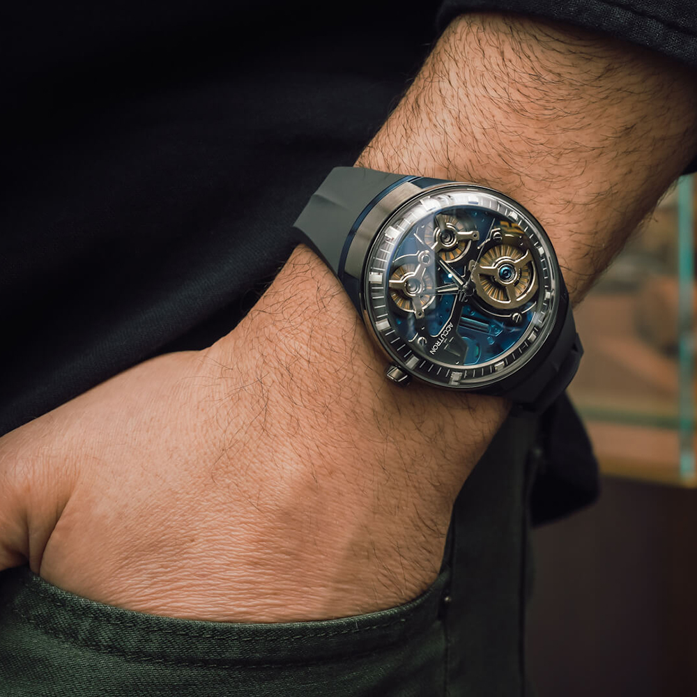 Accutron 2ES8A004