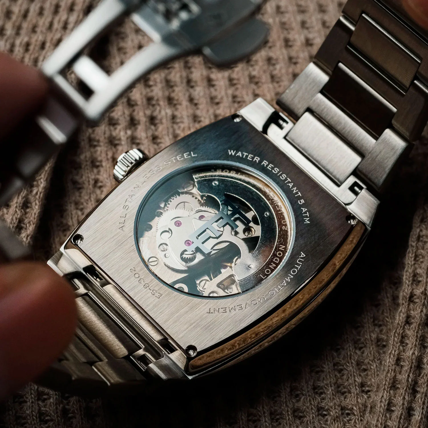 Earnshaw ES-8302-11