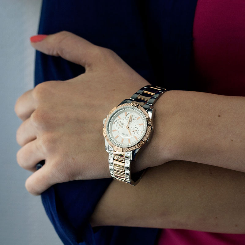 Guess W0235L4