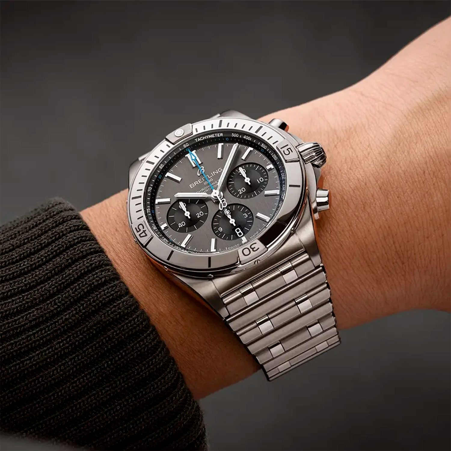 breitling EB0134101M1E1