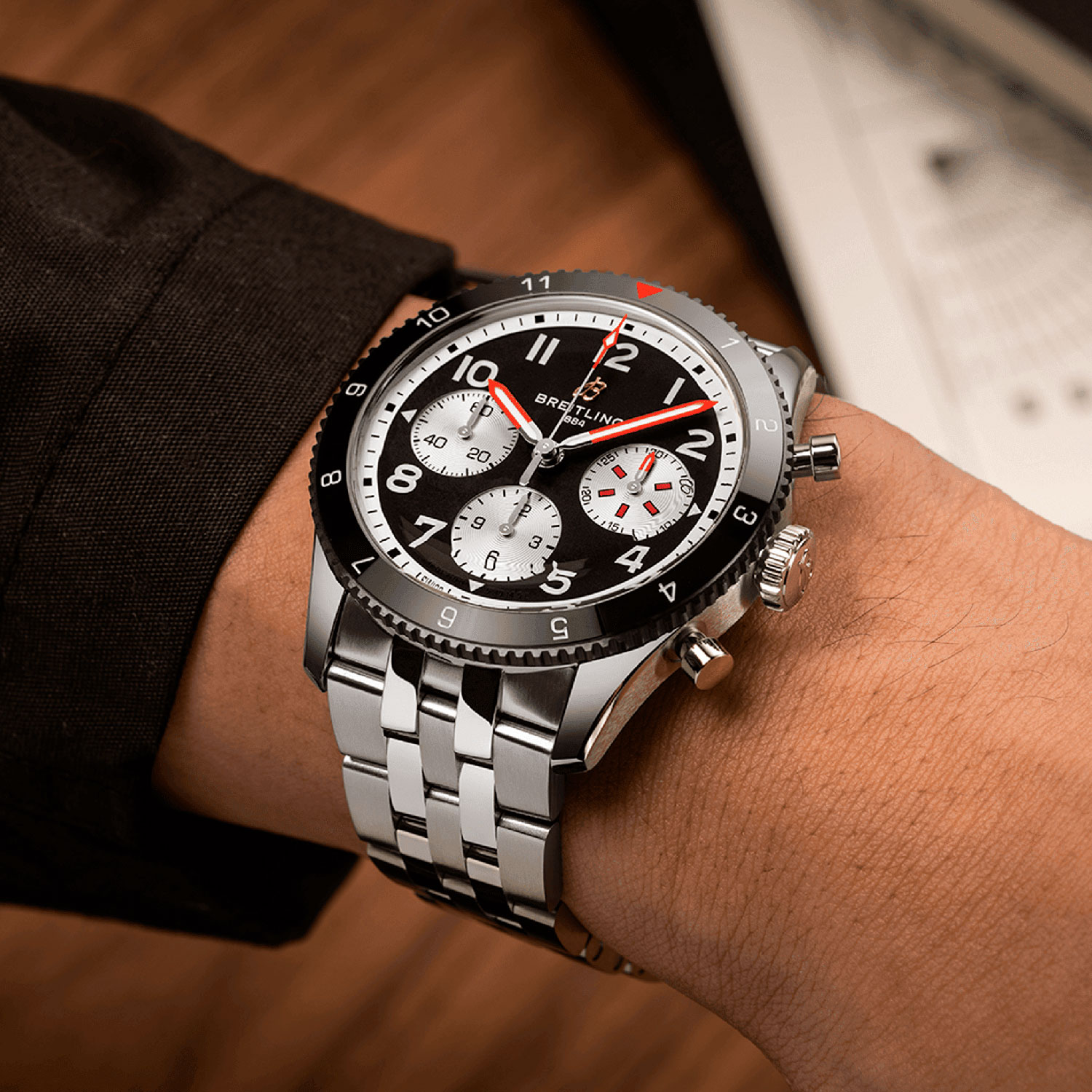 breitling Y233801A1B1A1
