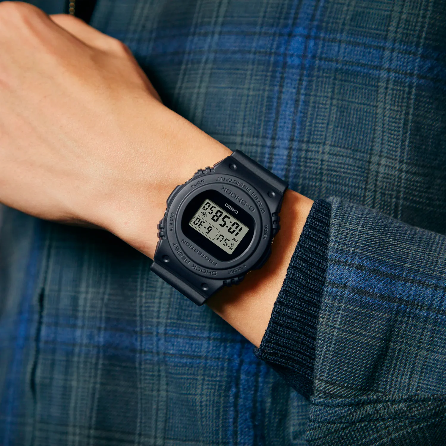casio DWE-5657RE-1