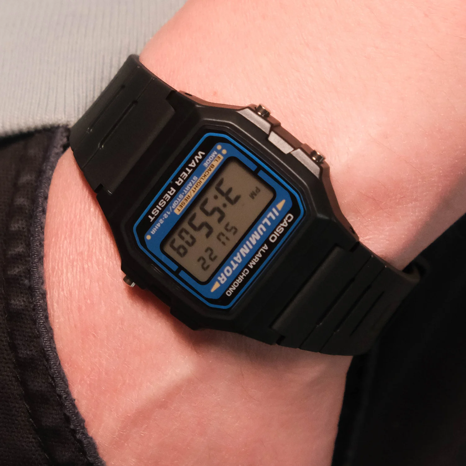 casio F-105W-1A
