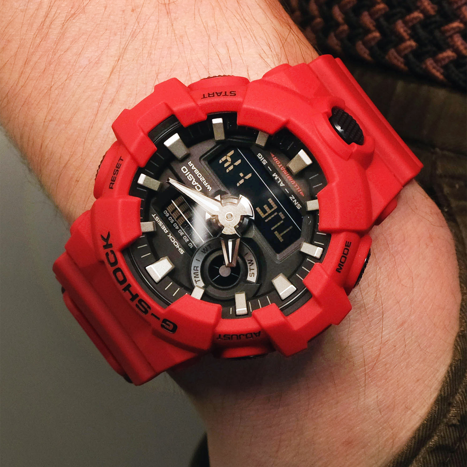 casio GA-700-4A