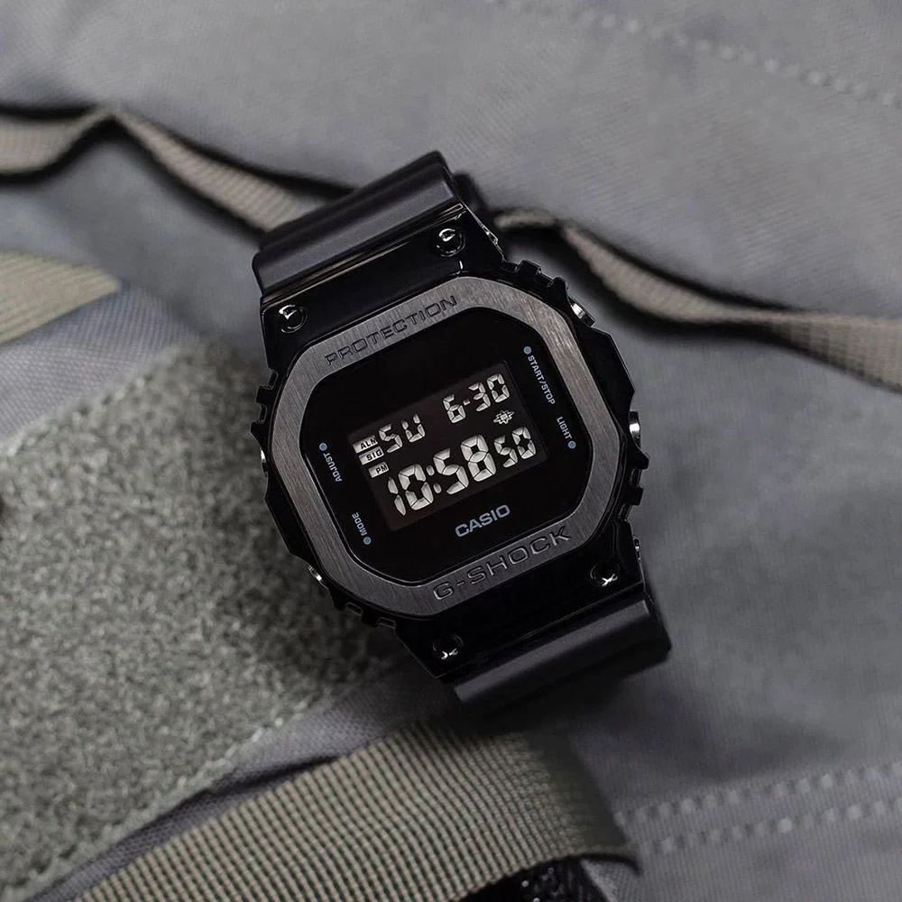 casio GM-5600B-1DR