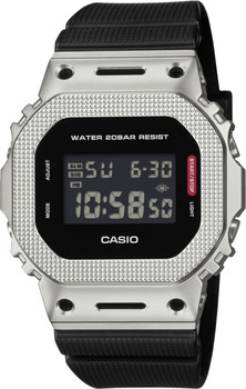 Часы Casio G-Shock GM-5600M-1
