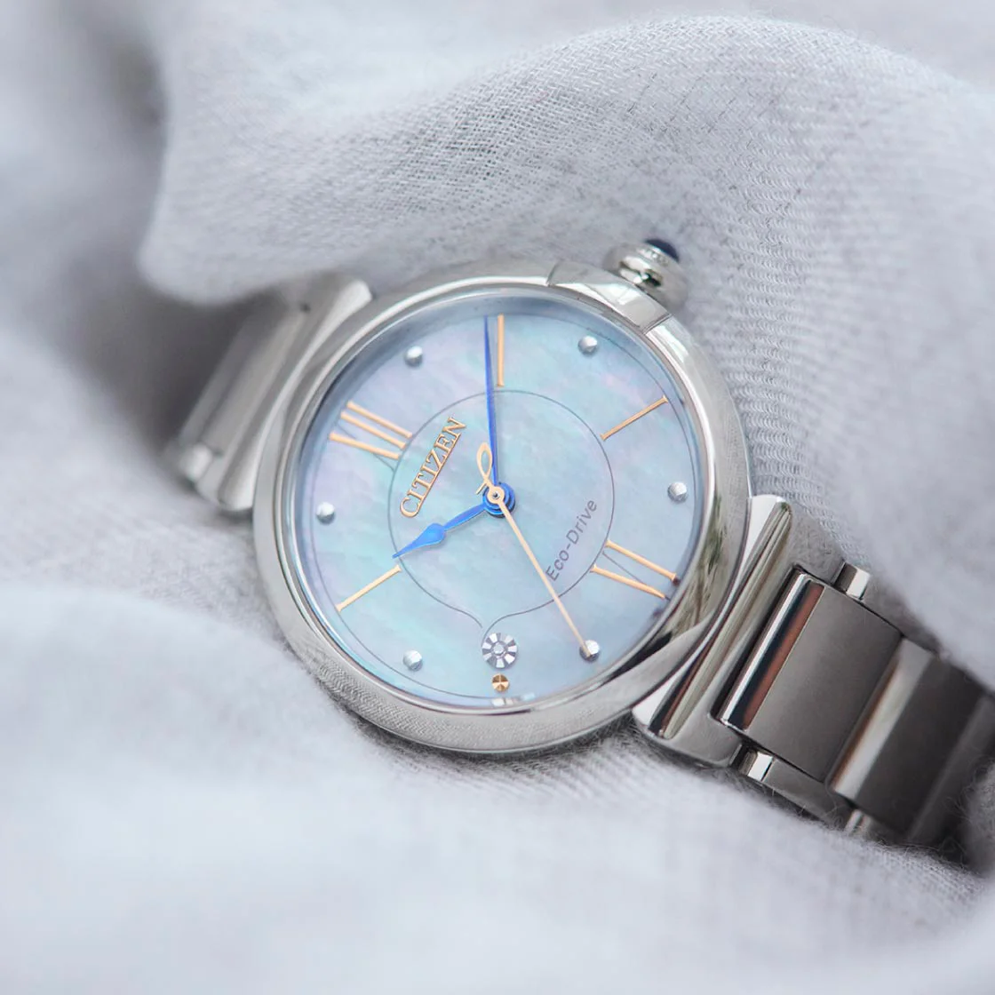 citizen EM1070-83D